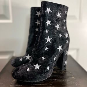 NWOT Wild Diva Lounge Crushed Velvet High Heel Booties (Size 10)